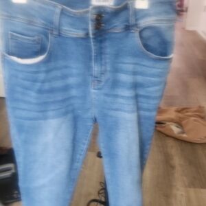 High Rise Blue Jeans with Modern Faded Style